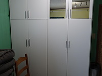 Houten bureau + houtenkast - afbeelding 1 van  7