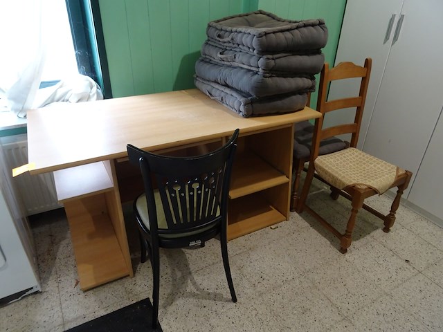 Houten bureau + houtenkast - afbeelding 2 van  7