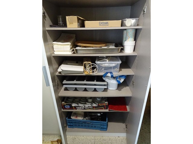 Houten bureau + houtenkast - afbeelding 4 van  7