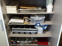 Houten bureau + houtenkast - afbeelding 4 van  7