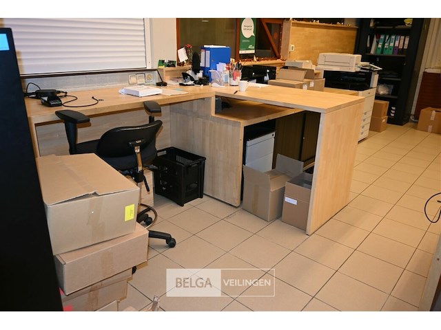 Houten bureau - afbeelding 1 van  9