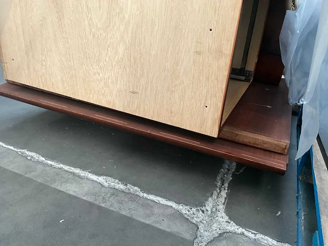Houten bureaumeubel - afbeelding 7 van  10