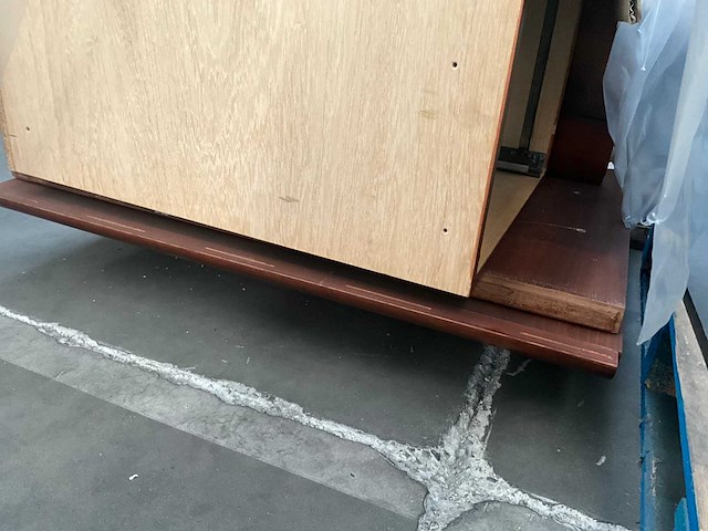 Houten bureaumeubel - afbeelding 7 van  10