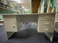 Houten bureel + boekenrek