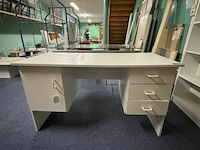 Houten bureel + boekenrek - afbeelding 2 van  6