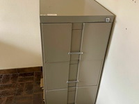 Houten bureel en ladekast - afbeelding 2 van  5