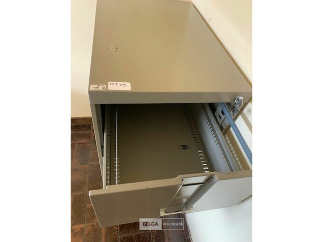 Houten bureel en ladekast - afbeelding 3 van  5