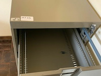 Houten bureel en ladekast - afbeelding 3 van  5