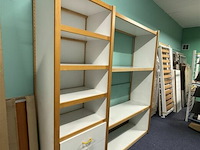 Houten bureel met boekenkast - afbeelding 3 van  4