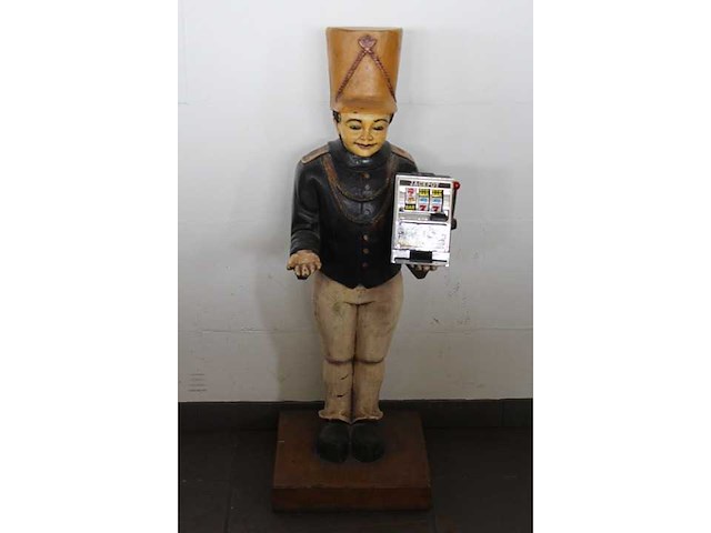Houten butler met slotmachine - afbeelding 1 van  2