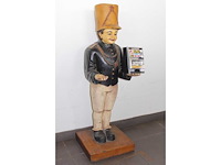 Houten butler met slotmachine - afbeelding 2 van  2