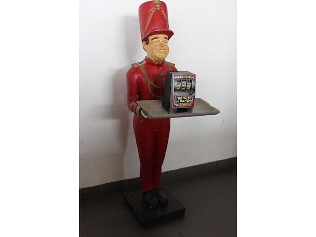 Houten butler met slotmachine - afbeelding 1 van  1