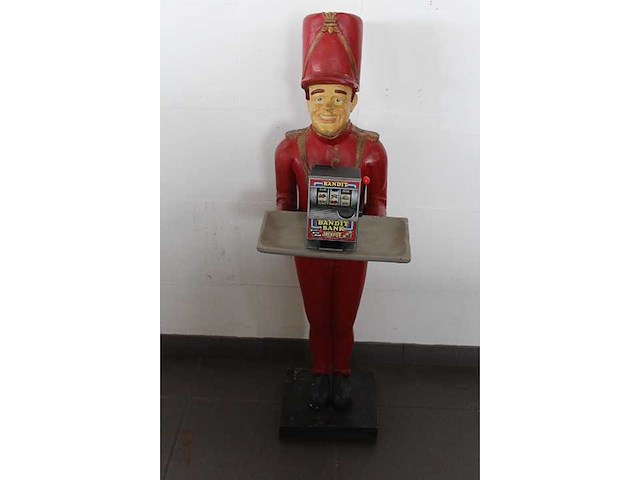 Houten butler met slotmachine - afbeelding 1 van  3