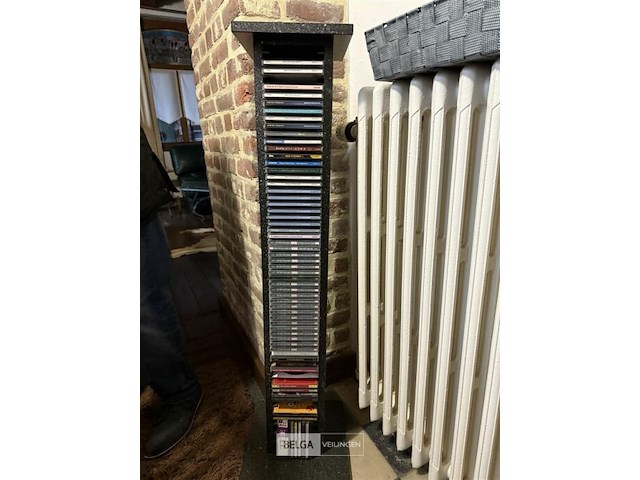 Houten cd-rekje met inhoud - afbeelding 1 van  2