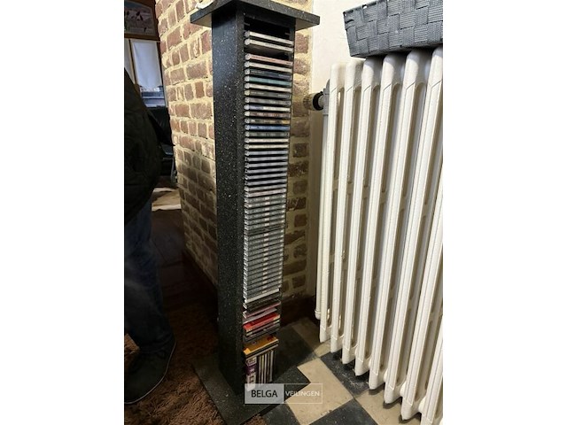 Houten cd-rekje met inhoud - afbeelding 2 van  2