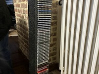 Houten cd-rekje met inhoud - afbeelding 2 van  2