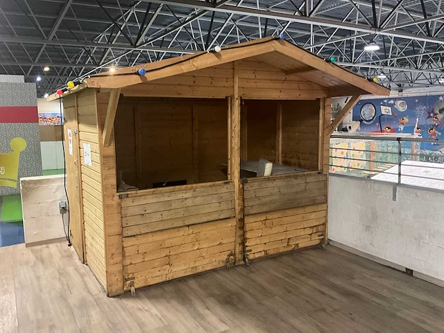 Houten chalet - afbeelding 1 van  3