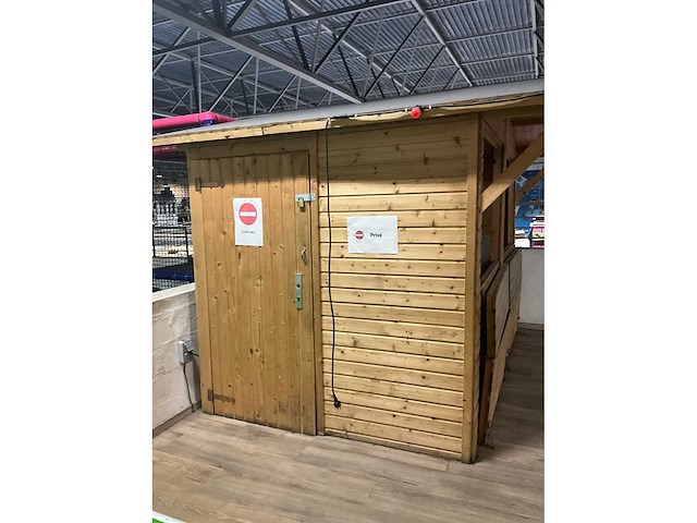 Houten chalet - afbeelding 2 van  5