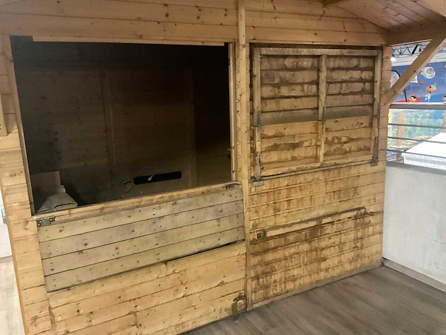Houten chalet - afbeelding 5 van  5