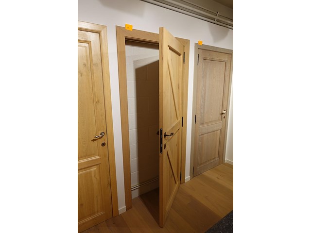 Houten deur showroom model - afbeelding 2 van  2