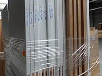 Houten deurhouder + inhoud - afbeelding 2 van  4