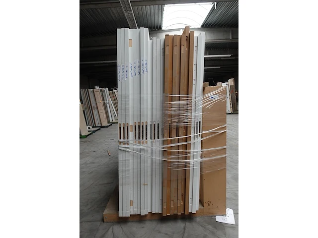 Houten deurhouder + inhoud - afbeelding 4 van  4