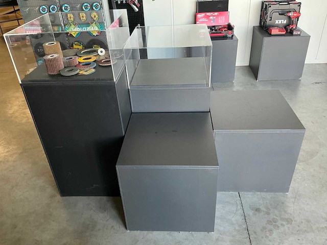 Houten displayzuil (14x) - afbeelding 1 van  1