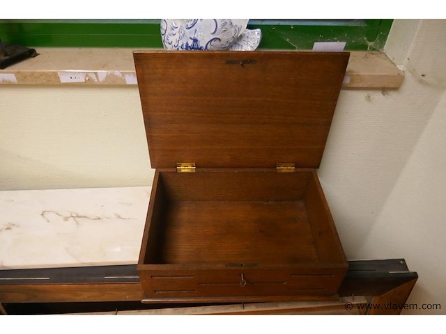 Houten doos met sleutel - afbeelding 2 van  2