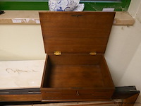 Houten doos met sleutel - afbeelding 2 van  2