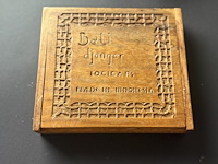 Houten doosje bali met diverse munten - afbeelding 2 van  4