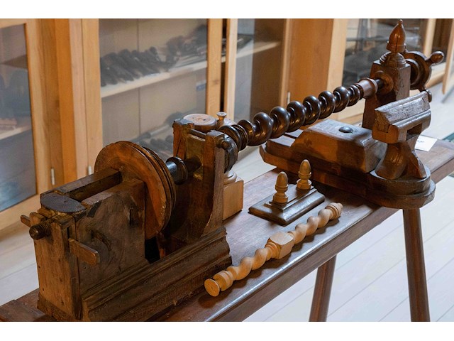 Houten draaibank ± 1700 - afbeelding 1 van  8
