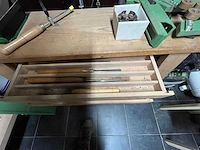 Houten draaibank + kast met schaar en slijpstenen - afbeelding 5 van  8