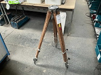 Houten driepoot statief - afbeelding 1 van  6