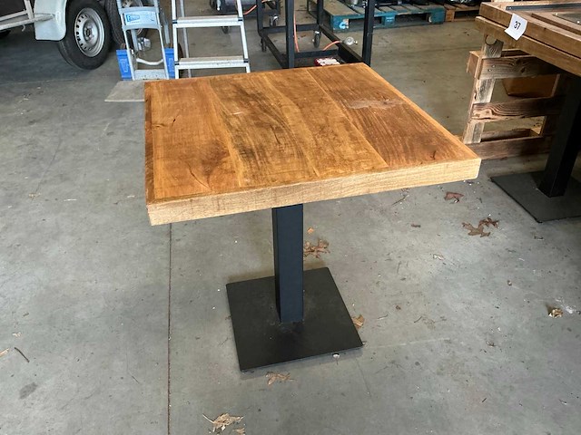 Houten eettafel (16x) - afbeelding 1 van  4