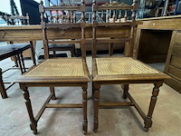 Houten eettafel met 5 rieten stoelen - afbeelding 2 van  6