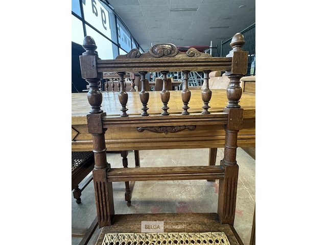 Houten eettafel met 5 rieten stoelen - afbeelding 5 van  6