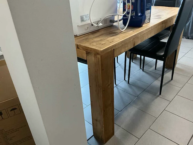 Houten eettafel met 6 zwarte stoelen – 160 x 78 cm - afbeelding 2 van  4