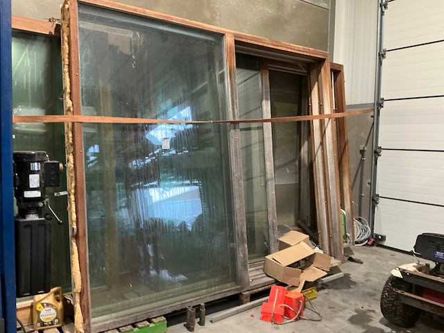 Houten gerecupereerd schuifraam - afbeelding 2 van  3