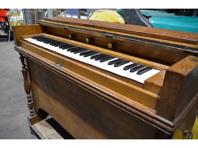 Houten harmonium - afbeelding 1 van  7