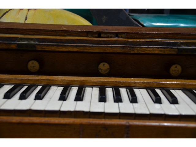 Houten harmonium - afbeelding 4 van  7