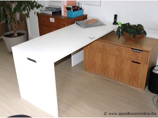 Houten hoekburo - afbeelding 1 van  1