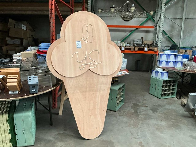 Houten ijshoorn-display - afbeelding 1 van  2