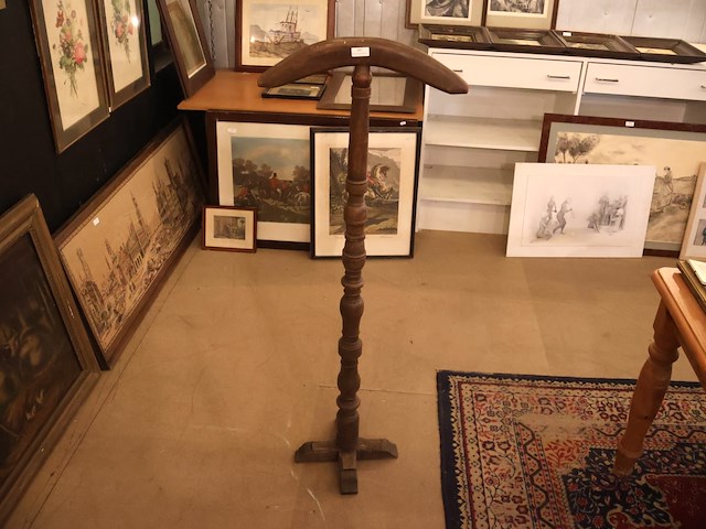 Houten kapstok op voet - afbeelding 1 van  3