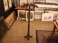 Houten kapstok op voet - afbeelding 1 van  3