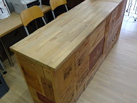 Houten kassameubel + 2 x barstoel - afbeelding 4 van  6