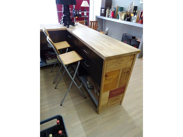 Houten kassameubel + 2 x barstoel - afbeelding 5 van  6
