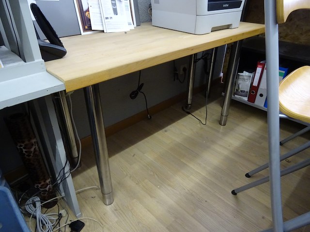 Houten kassameubel + 2 x barstoel - afbeelding 6 van  6