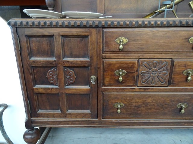 Houten kast + decoratie - afbeelding 3 van  6