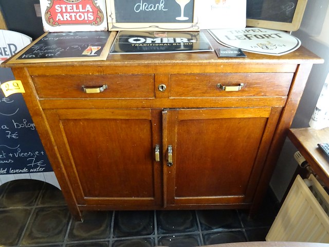 Houten kast + decoratie - afbeelding 1 van  6