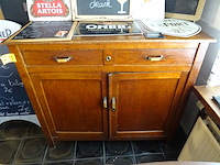 Houten kast + decoratie